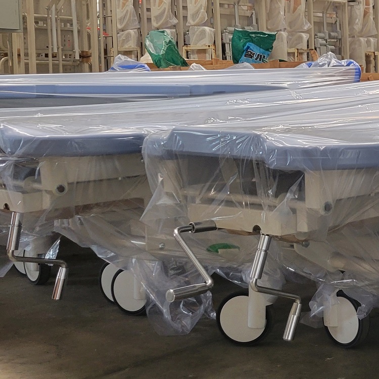 What are the daily maintenance of medical casters?